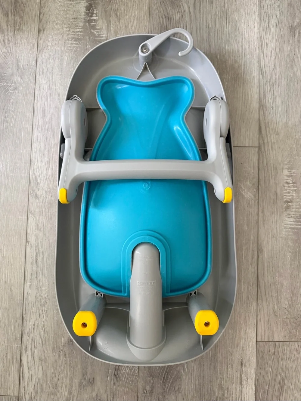 Skip Hop Baby Bath Tub Moby Recline and Rinse infant bath tub